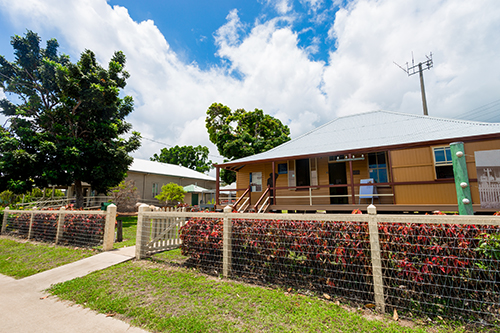 Cardwell bush telegraph building at the cardwell visitor herit rz